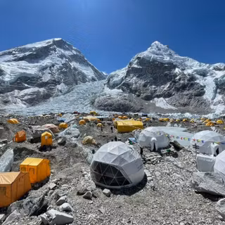 Everest 2024 wallpaper