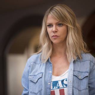 Kaitlin Olson wallpaper