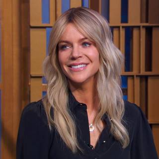 Kaitlin Olson wallpaper