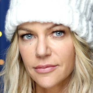 Kaitlin Olson wallpaper