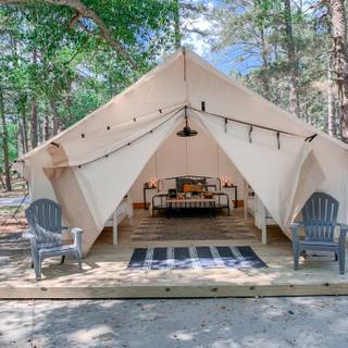 Glamping wallpaper