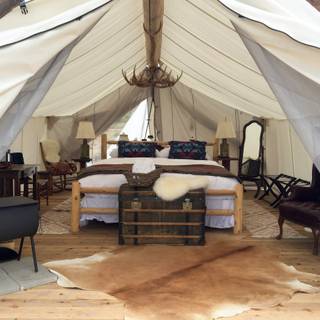 Glamping wallpaper