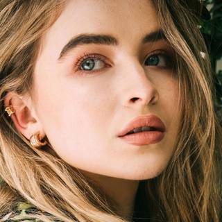 Sabrina Carpenter phone wallpaper