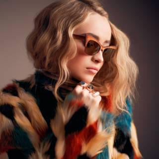 Sabrinna Carpenter desktop wallpaper