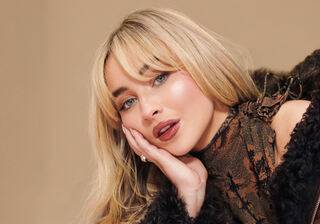 Sabrinna Carpenter desktop wallpaper