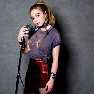 Sabrinna Carpenter desktop wallpaper