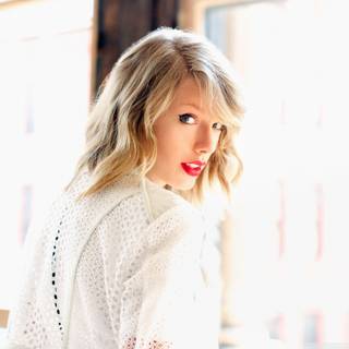 Taylor Swift Style desktop wallpaper