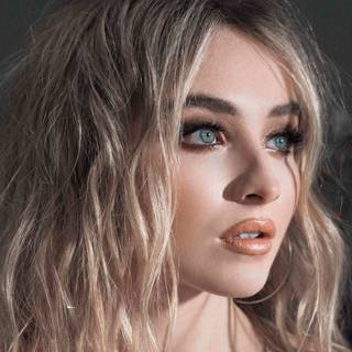 Sabrinna Carpenter desktop wallpaper