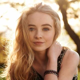 Sabrinna Carpenter desktop wallpaper