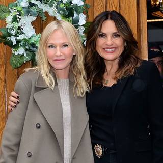 Kelli Giddish wallpaper