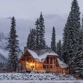 Winter cabin iPhone wallpaper