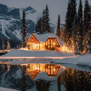 Winter cabin iPhone wallpaper