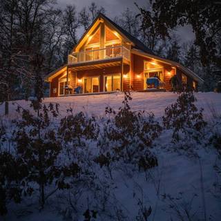 Winter cabin iPhone wallpaper