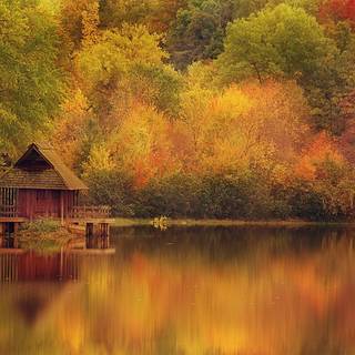Autumn cabin desktop wallpaper