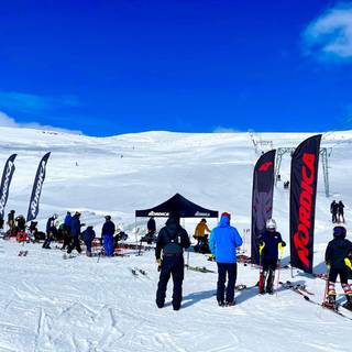 Ski racing wallpaper