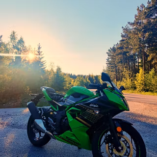 Kawasaki Ninja 125 wallpaper