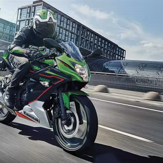 Kawasaki Ninja 125 wallpaper