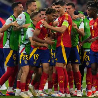 Lamine Yamal and Willams Jr wallpaper