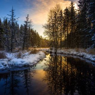 Snowy winter river wallpaper