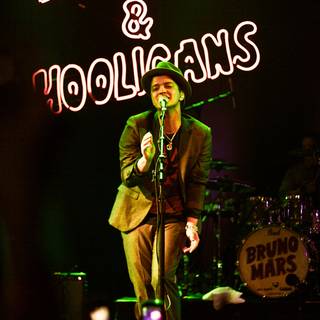 Bruno Mars 2024 wallpaper