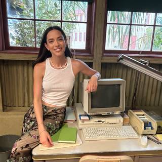 Mariel Molino wallpaper