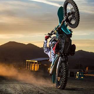 Dirt bike riders wallpaper