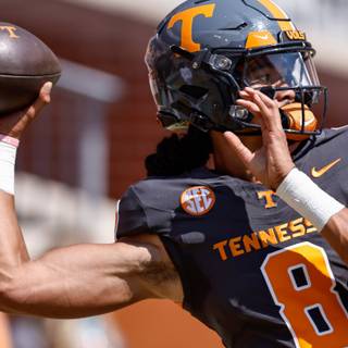 Nico Iamaleava wallpaper