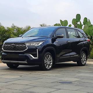 Innova Hycross wallpaper