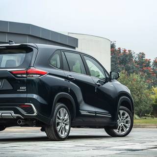 Innova Hycross wallpaper