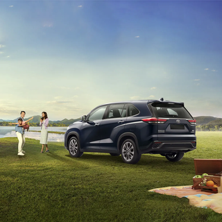 Innova Hycross wallpaper