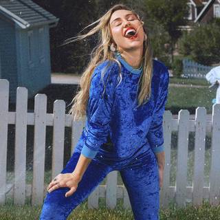 Miley Cyrus iPhone wallpaper