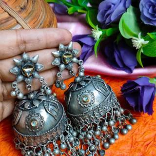 Silver jewelry wallpaper