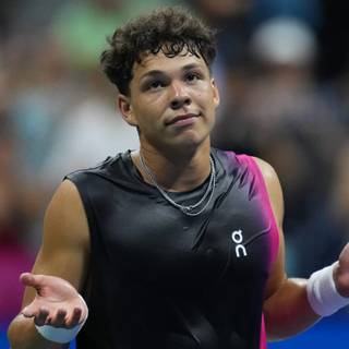 Ben Shelton wallpaper