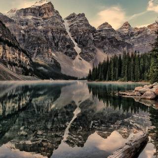 Canadian Rockies Moraine Lake wallpaper