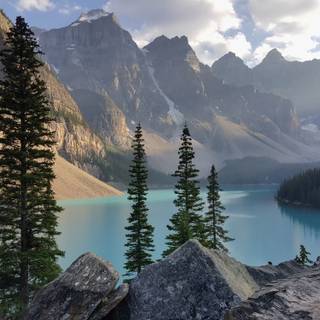 Canadian Rockies Moraine Lake wallpaper