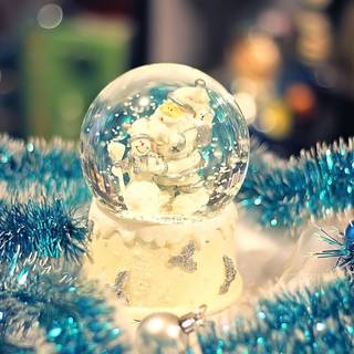 Snow globe Christmas scene wallpaper