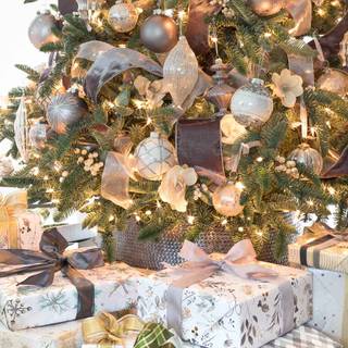 Classic Christmas tree wallpaper