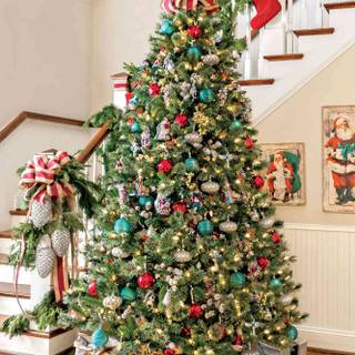 Classic Christmas tree wallpaper