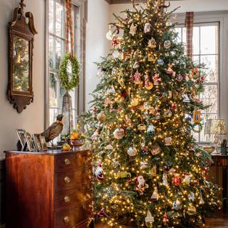 Classic Christmas tree wallpaper