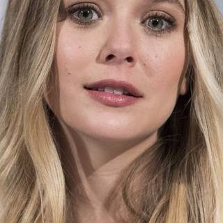 Elizabeth Olsen phone wallpaper