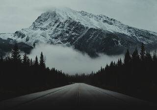 Winter foggy mountain wallpaper