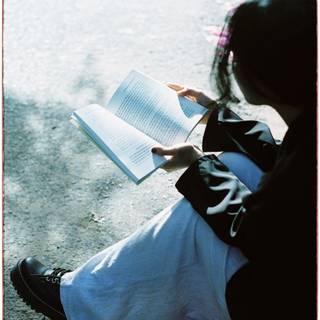 Book reader wallpaper