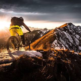 Mountain biking laptop wallpaper