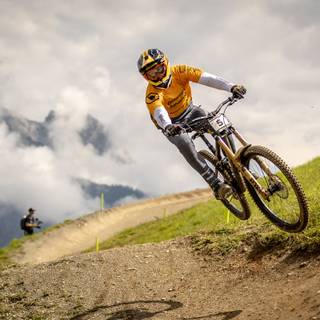 Mountain biking laptop wallpaper