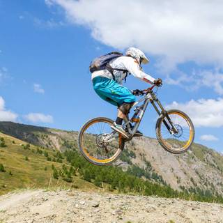 Mountain biking laptop wallpaper