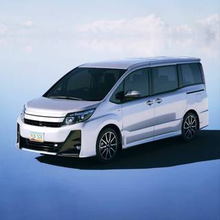 Toyota Noah wallpaper