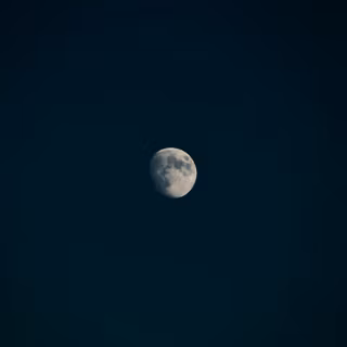 Simple moon wallpaper