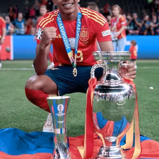 Lamine Yamal phone wallpaper