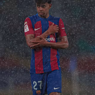 Lamine Yamal phone wallpaper