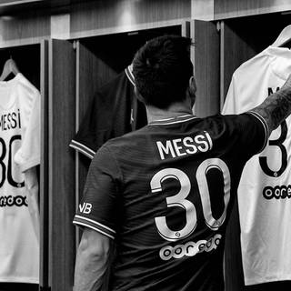 Lionel Messi black wallpaper